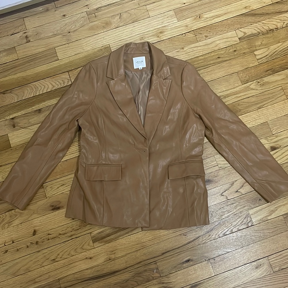 Leather blazer from the brand Le Lis, size medium in a brown color
